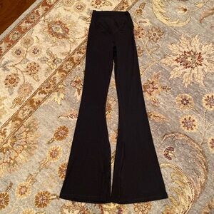 ⭐️ LIKE NEW ⭐️ Offline black boot cut flare legging, XS